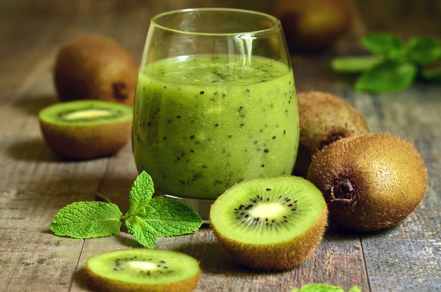 Làm trà sữa kiwi